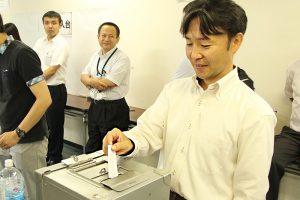 神田カレーグランプリ実行委員長の中俣も投票しました。